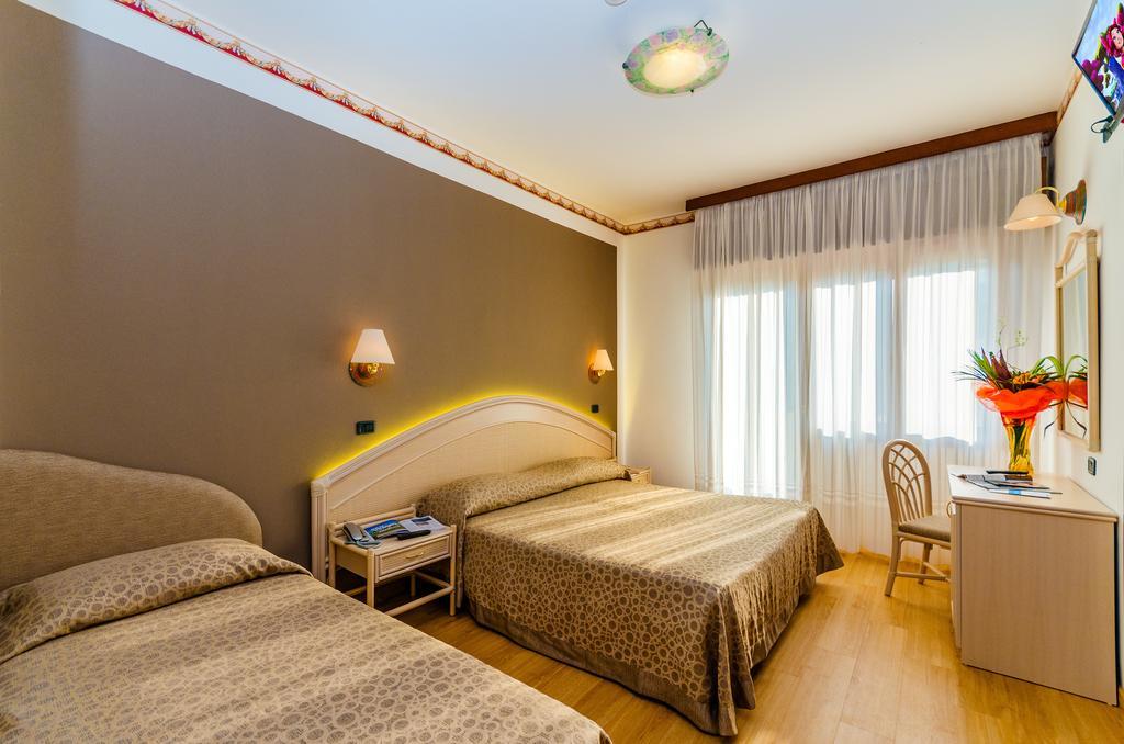 Hotel Europa Бибионе Номер фото